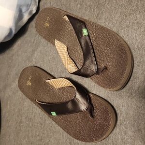 Sanuk‎ flip flops